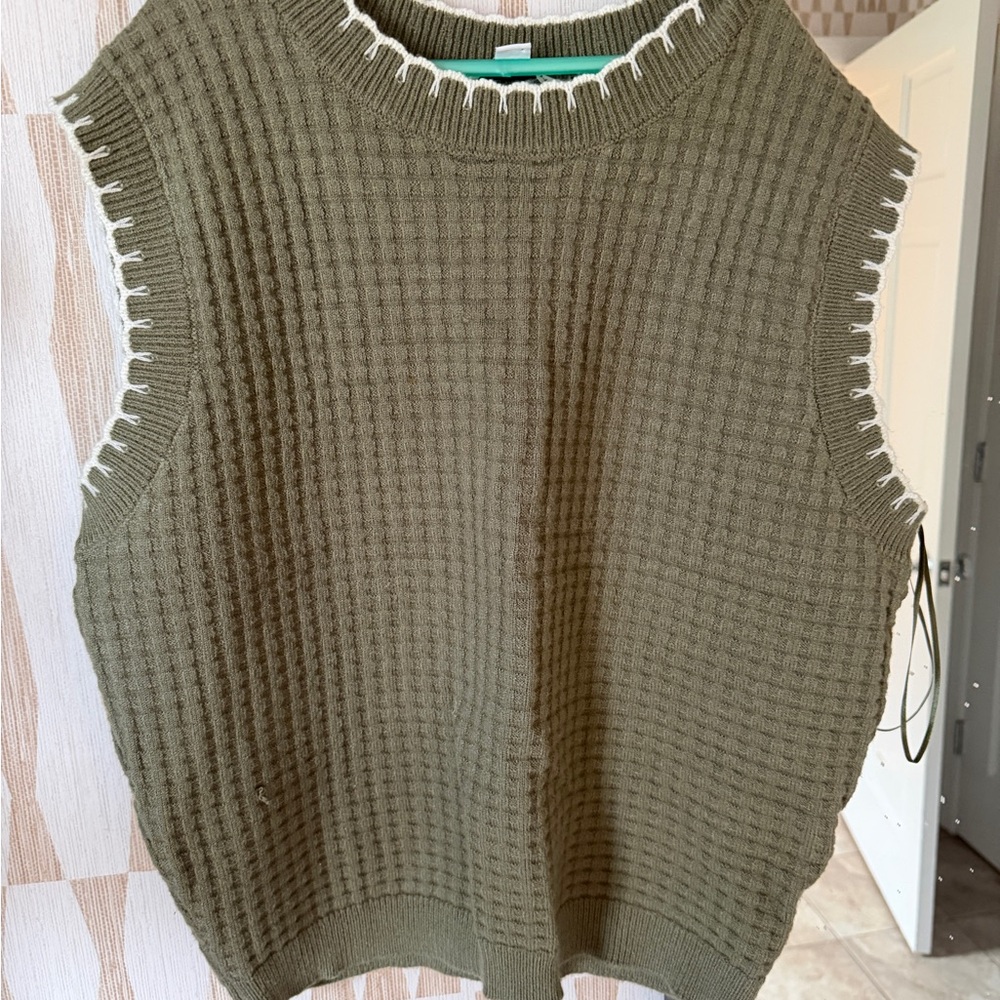 Sleeveless Waffle-Knit Crew Neck Sweater - Olive